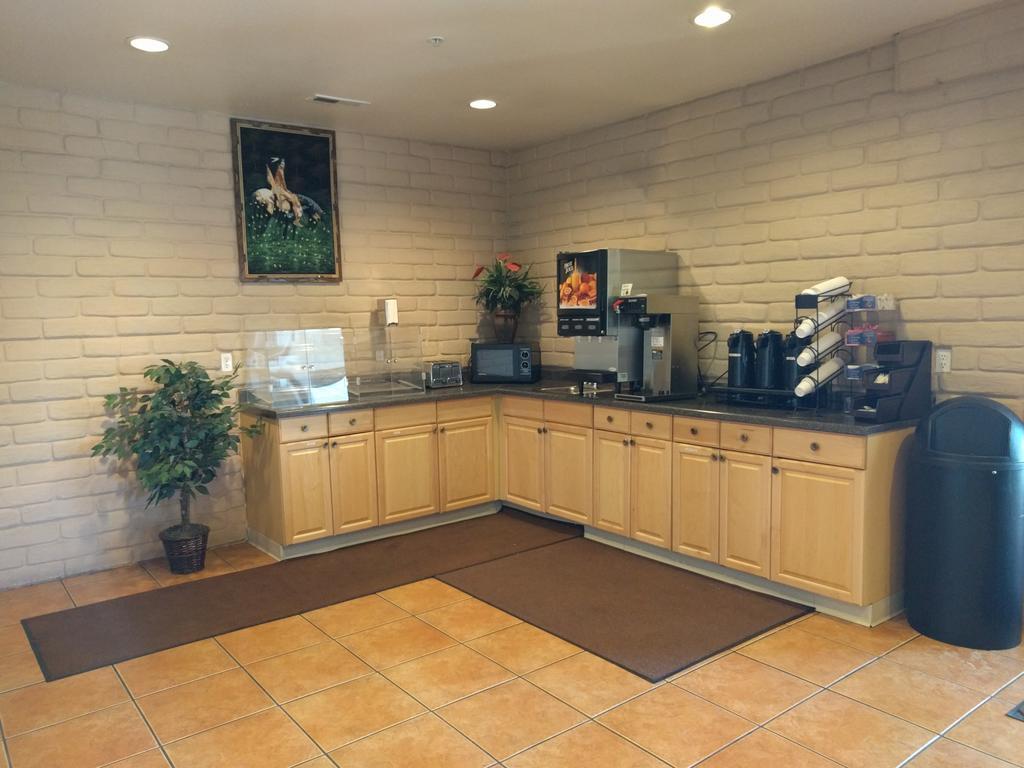 America'S Best Value Inn & Suites Gallup Bagian luar foto