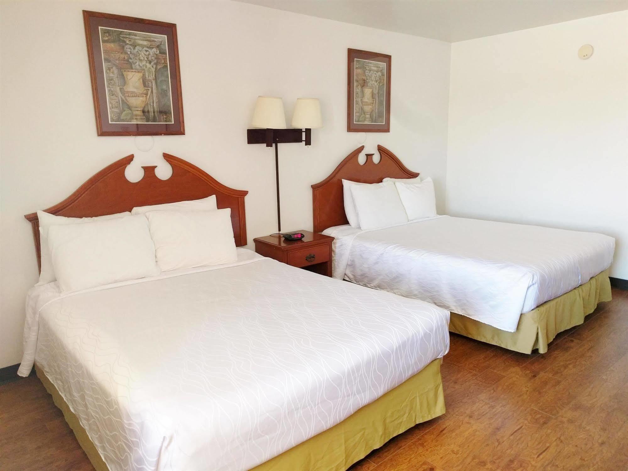 America'S Best Value Inn & Suites Gallup Bagian luar foto